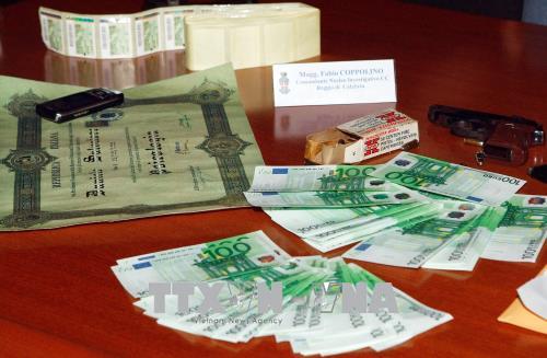 Italy thu giữ số lượng lớn tiền euro giả 